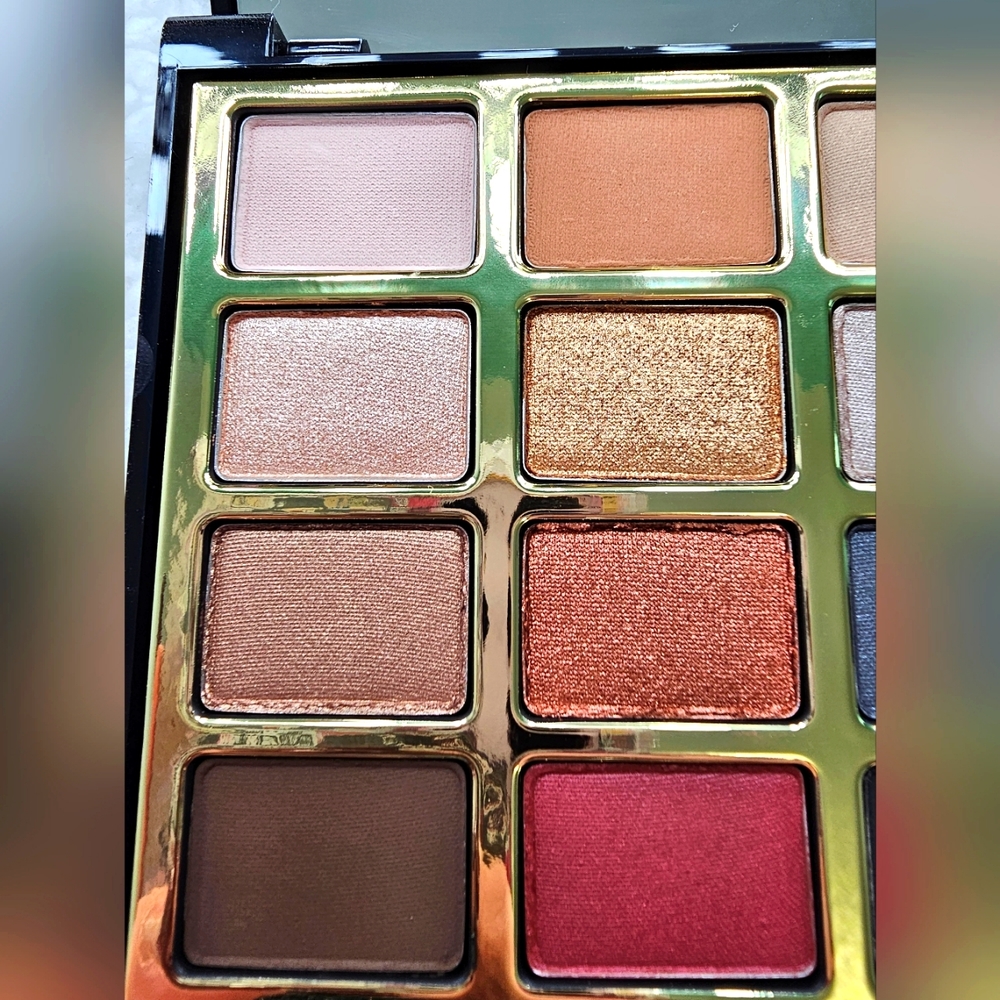 💥DISCONTINUED💥🎉 Milani Bold Obsessions Eyeshadow Palette! - Picture 5 of 6